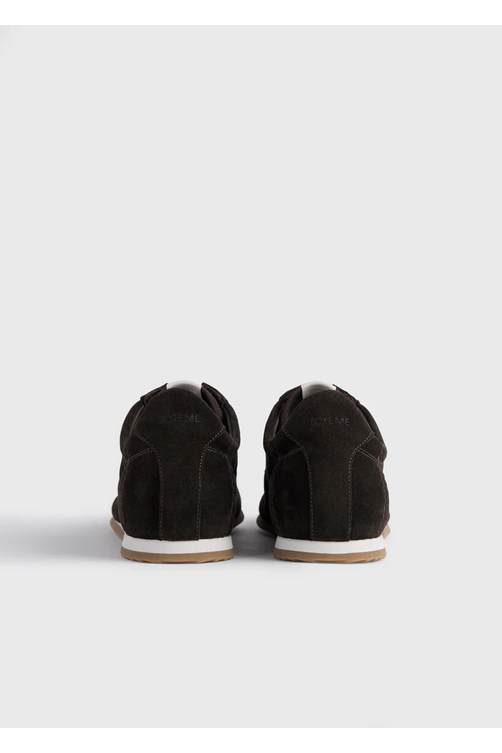 TOTEME 플렉스 스웨이드 스니커즈 엄버의 엄버컬러 4번쨰 이미지입니다.