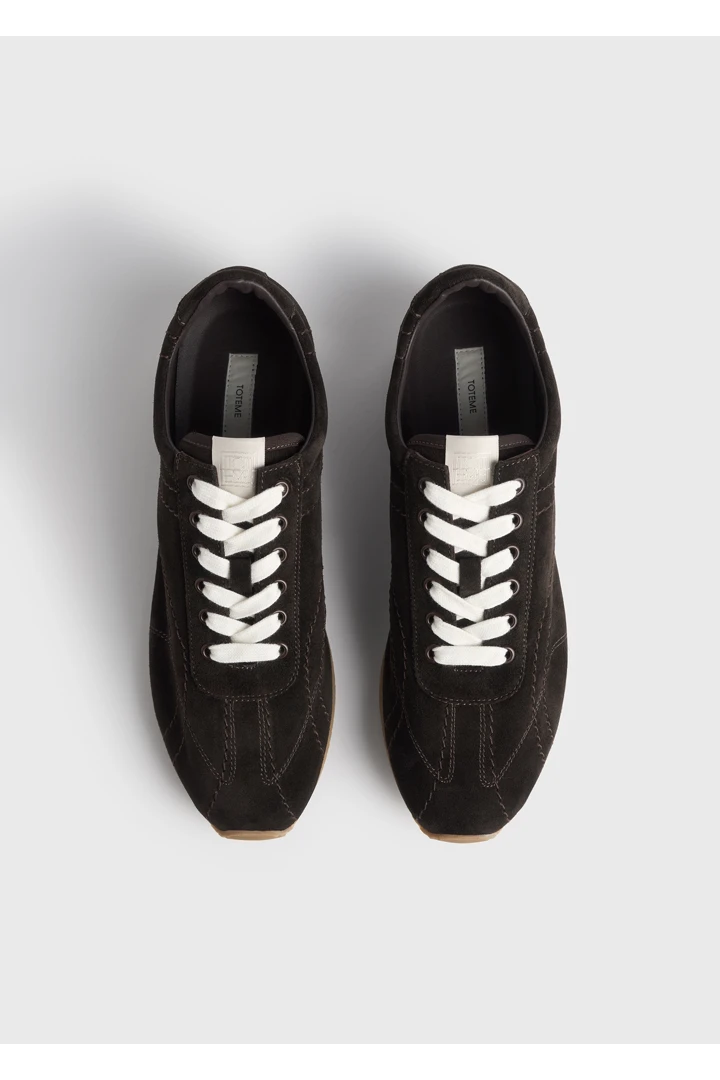 TOTEME 플렉스 스웨이드 스니커즈 엄버의 엄버컬러 7번쨰 이미지입니다.