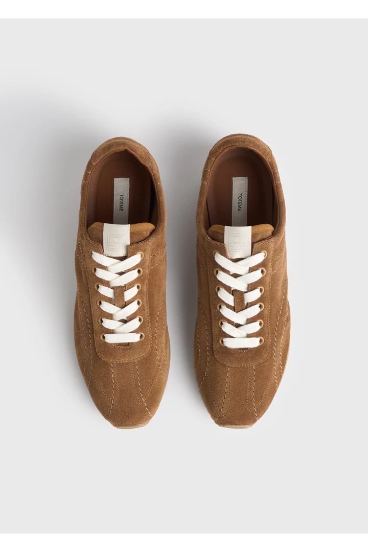TOTEME 플렉스 스웨이드 스니커즈 코퍼의 코퍼컬러 6번쨰 이미지입니다.