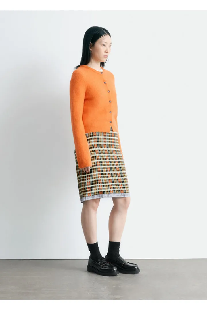 앤아더스토리즈 알파카 블렌드 가디건의 다크 러스트컬러 ECOMLook입니다.