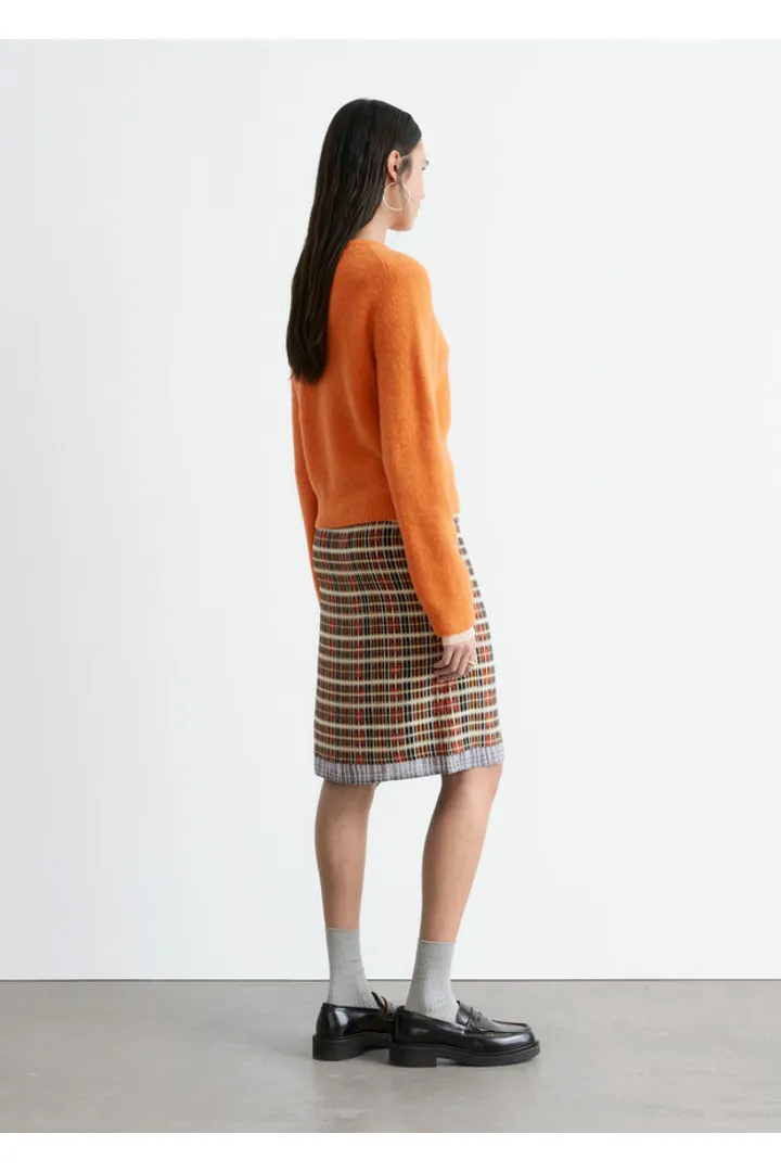 앤아더스토리즈 알파카 블렌드 가디건의 다크 러스트컬러 ECOMLook입니다.