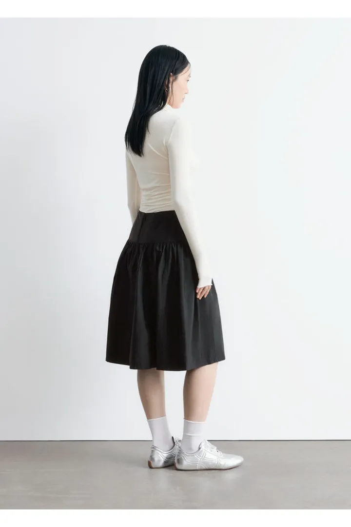 앤아더스토리즈 퍼프 A 라인 미디 스커트의 블랙컬러 ECOMLook입니다.