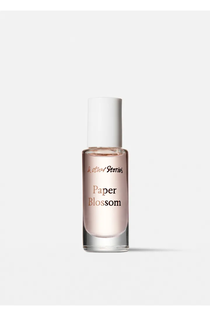 앤아더스토리즈 페이퍼 블러썸 롤 온 퍼퓸 오일의 페이퍼 블로썸컬러 Product입니다.