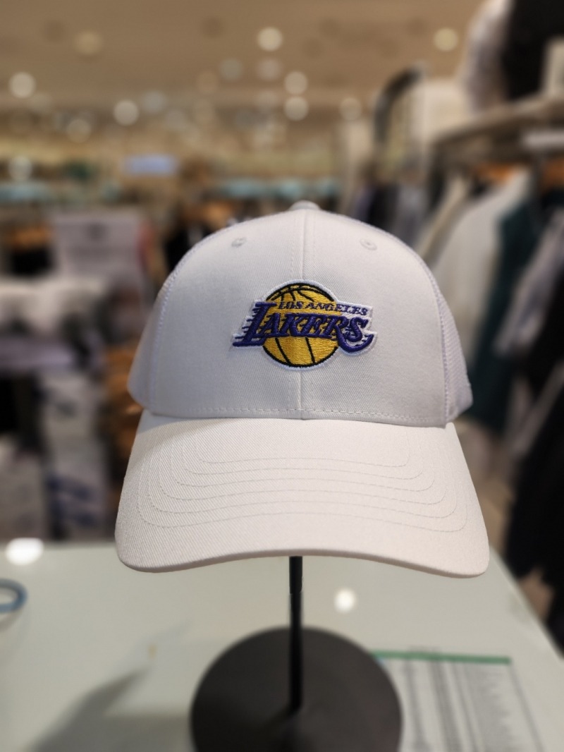 (주)MK트랜드 [현대백화점] NBA  MIL 어센틱 팀 트러커 메쉬 하드 볼캡 공용 화이트 (N255AP458P00) +할인쿠폰