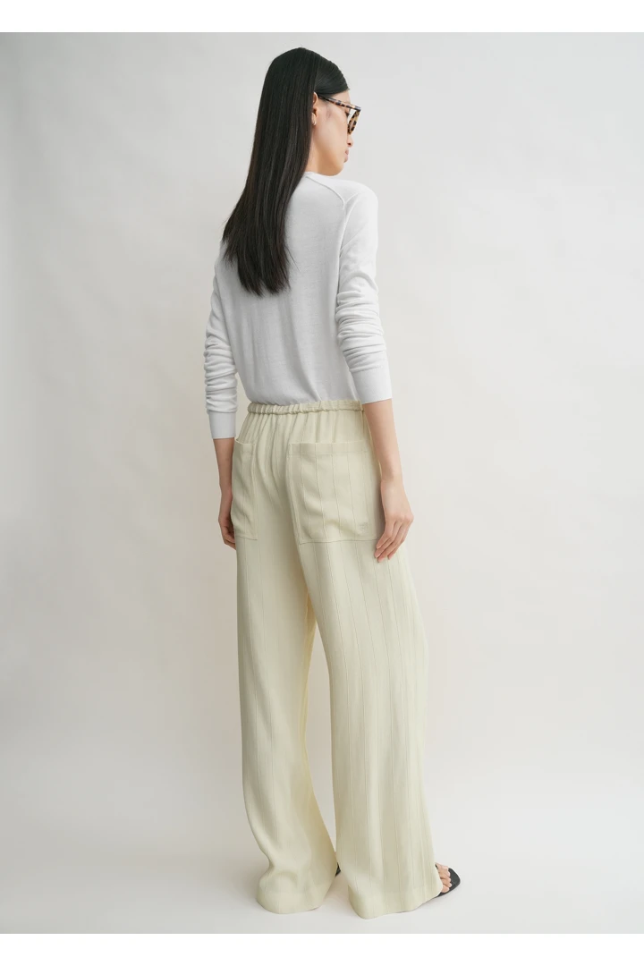 TOTEME 우븐 스트라이프 드로스트링 트라우저 에크루의 에크루컬러 2번쨰 이미지입니다.