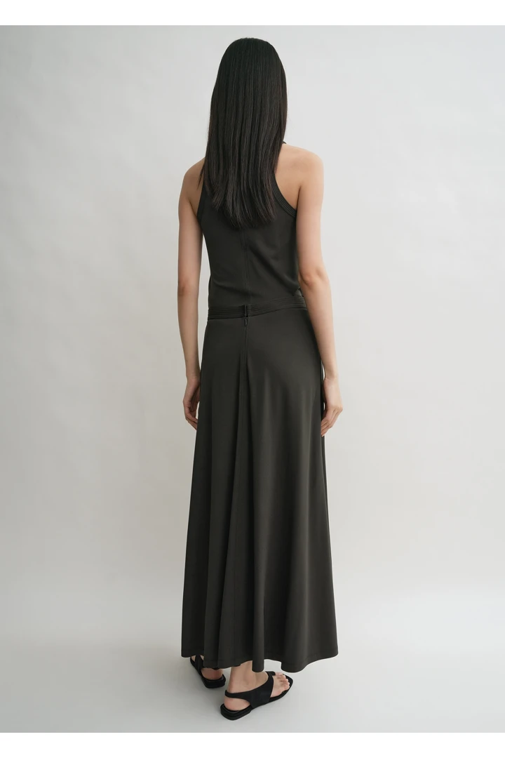 TOTEME 플루이드 저지 스커트 페퍼의 페퍼컬러 2번쨰 이미지입니다.