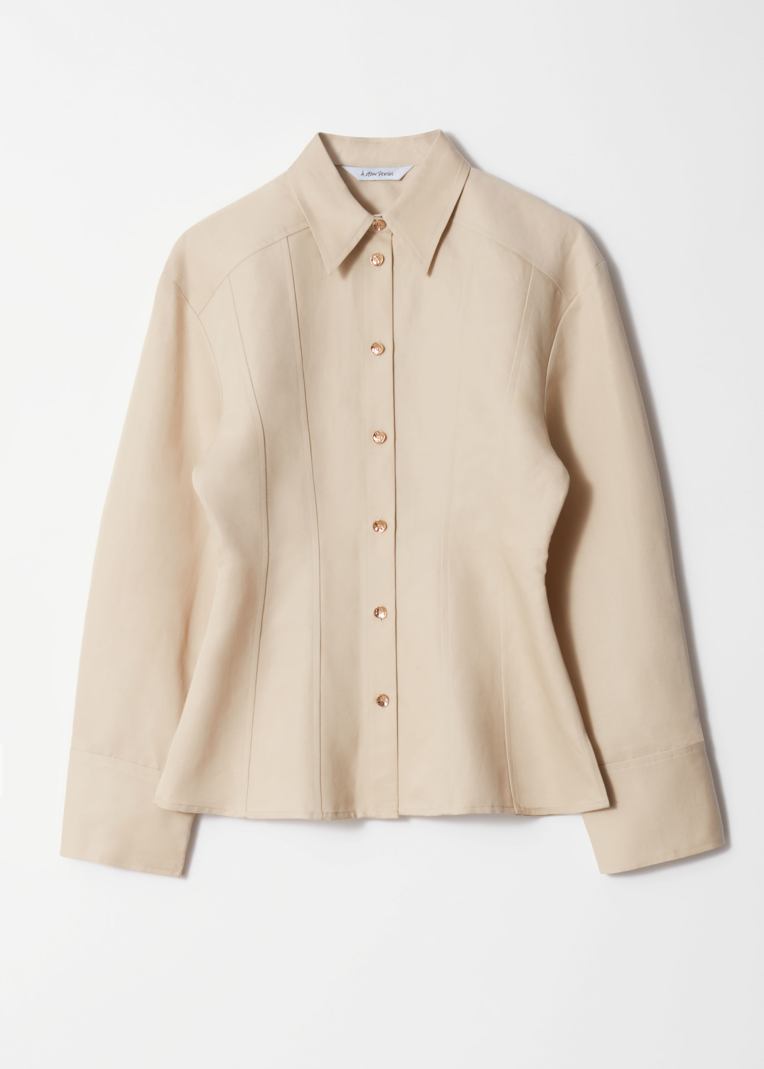 앤아더스토리즈 테이퍼드 셔츠의 베이지컬러 Product입니다.