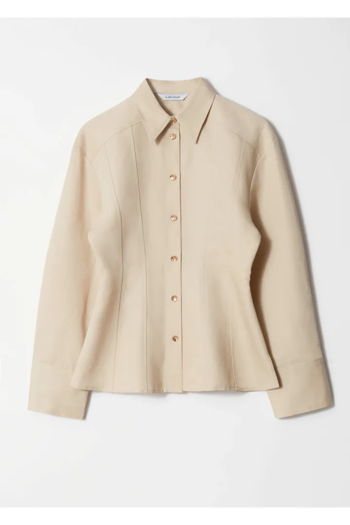 앤아더스토리즈 테이퍼드 셔츠의 베이지컬러 Product입니다.