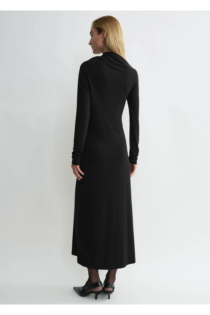 TOTEME 드레이프드 저지 드레스 블랙의 블랙컬러 2번쨰 이미지입니다.