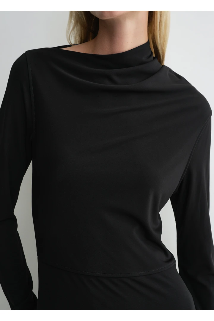 TOTEME 드레이프드 저지 드레스 블랙의 블랙컬러 3번쨰 이미지입니다.