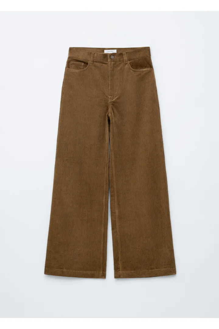앤아더스토리즈 와이드 코듀로이 트라우저의 미디엄 브라운컬러 Product입니다.