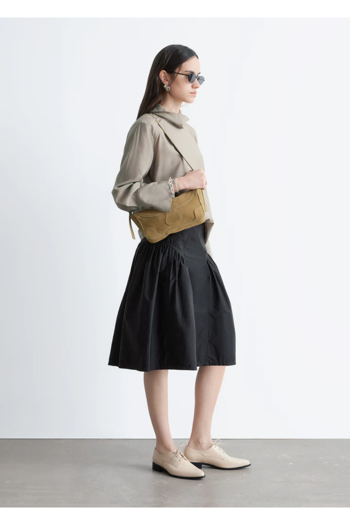 앤아더스토리즈 레더 더비 슈즈 의 크림컬러 ECOMLook입니다.