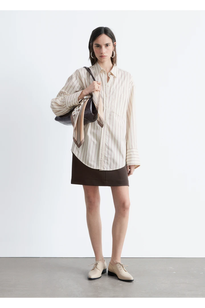 앤아더스토리즈 레더 더비 슈즈 의 크림컬러 ECOMLook입니다.