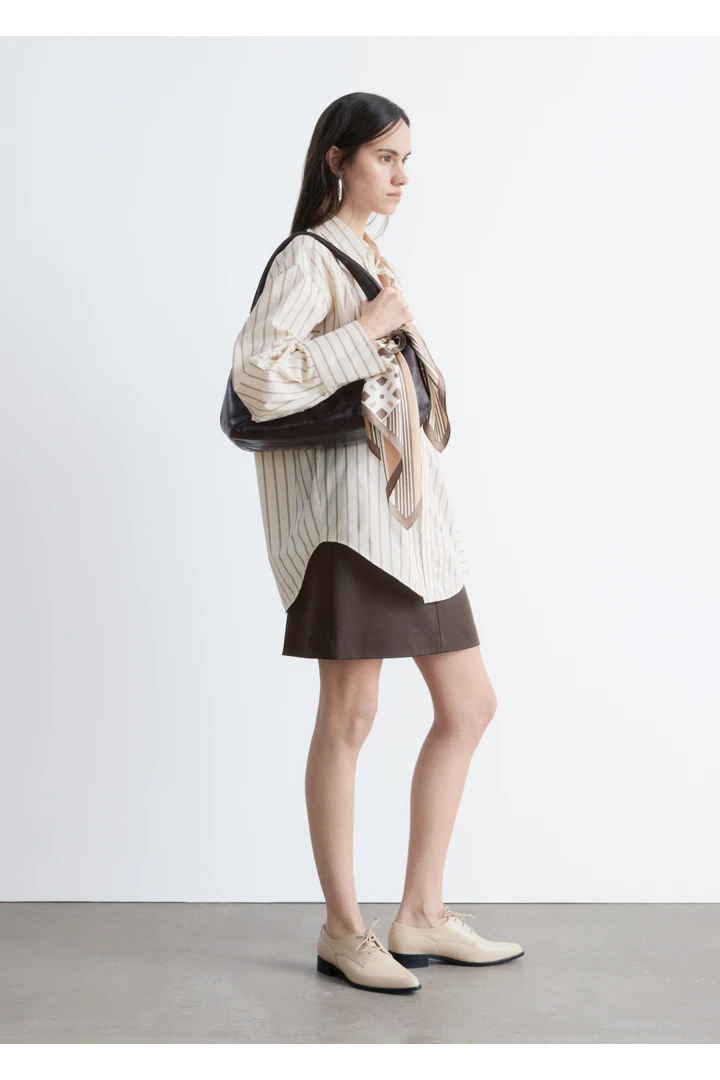 앤아더스토리즈 레더 더비 슈즈 의 크림컬러 ECOMLook입니다.