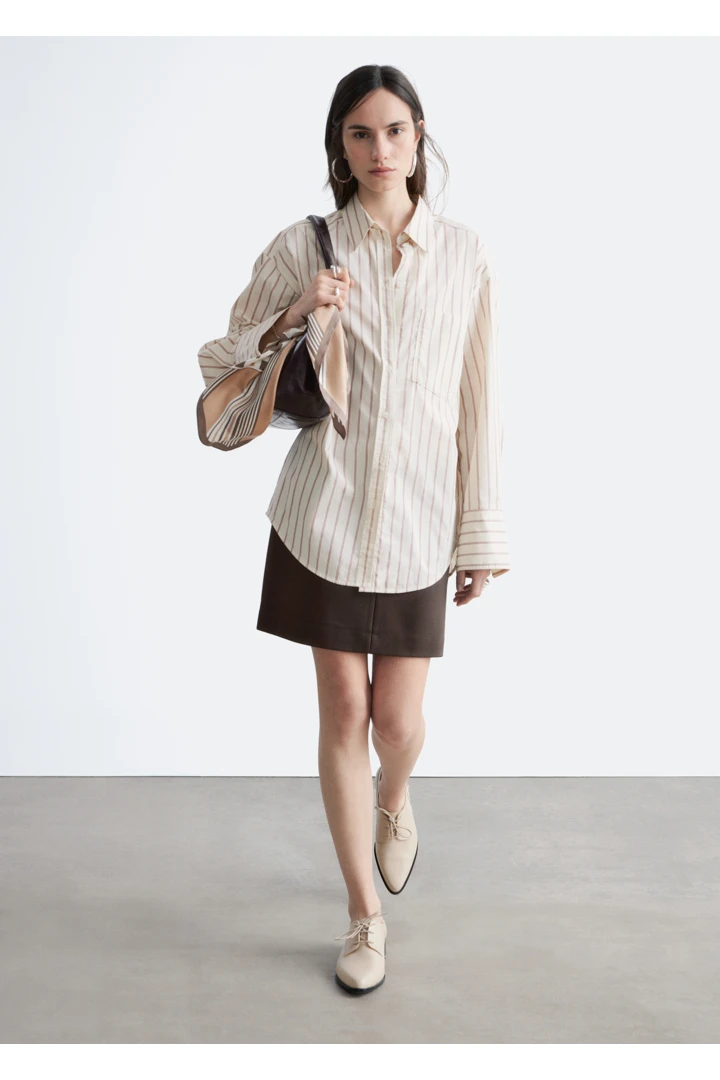 앤아더스토리즈 레더 더비 슈즈 의 크림컬러 ECOMLook입니다.