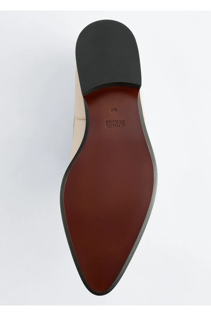 앤아더스토리즈 레더 더비 슈즈 의 크림컬러 Detail입니다.