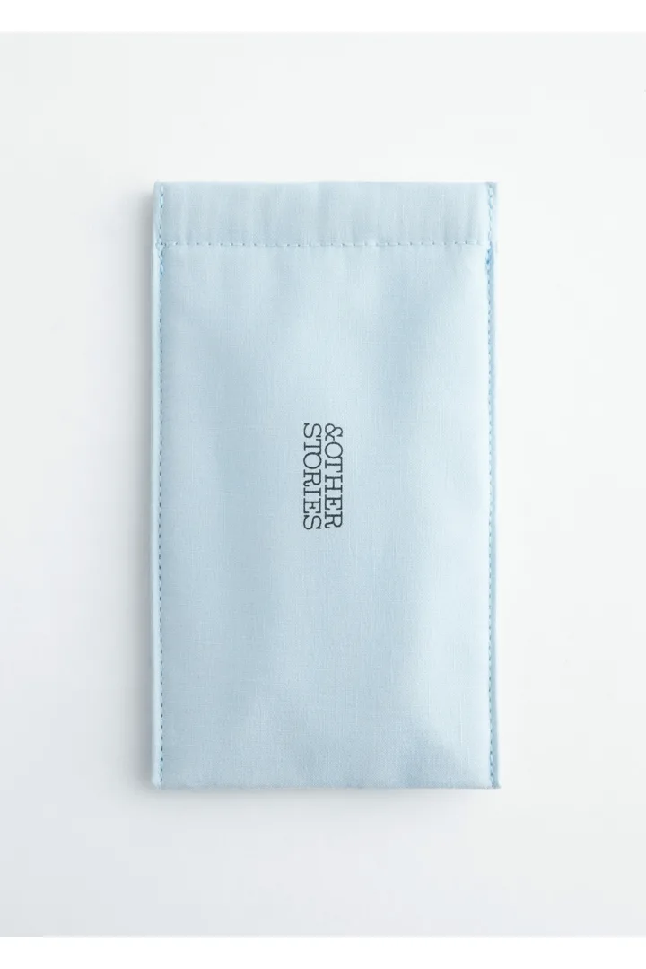 앤아더스토리즈 내로우 렉탱글 선글라스의 스톤컬러 Detail입니다.