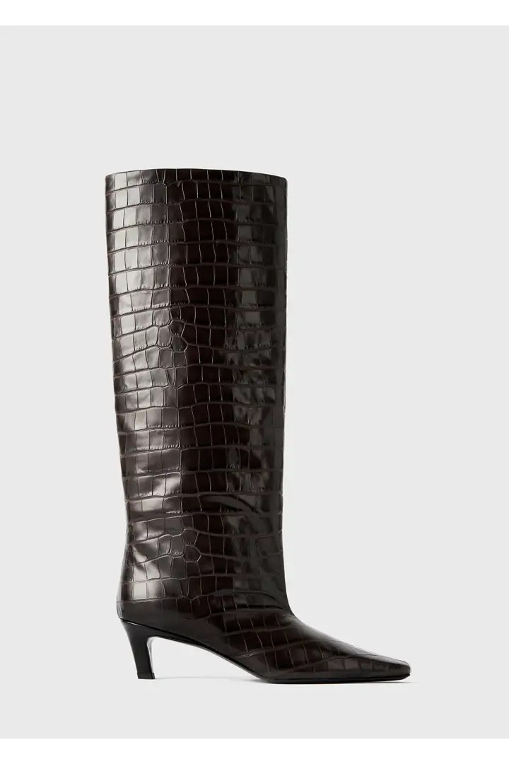 TOTEME default image 4 of 브라운 in 더 와이드 샤프트 부츠 다크 브라운 크로코