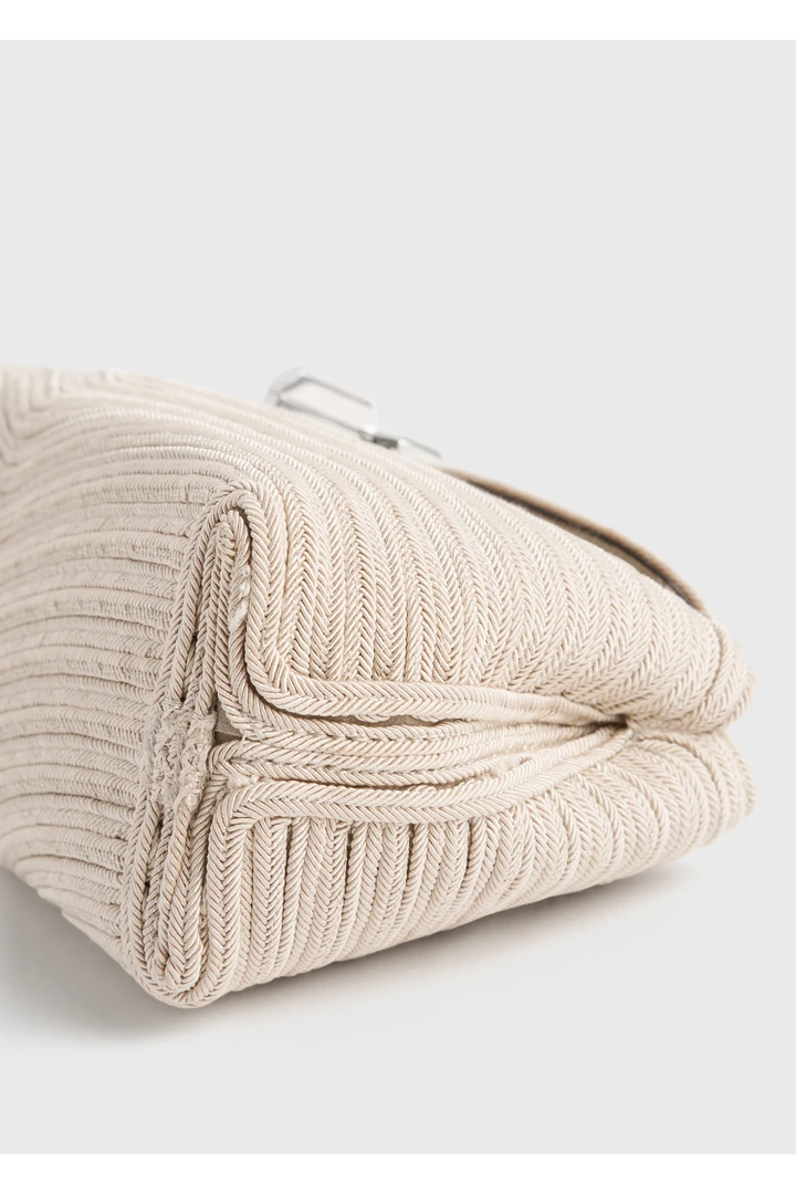 TOTEME 미니 티-락 클러치 펄의 펄컬러 4번쨰 이미지입니다.