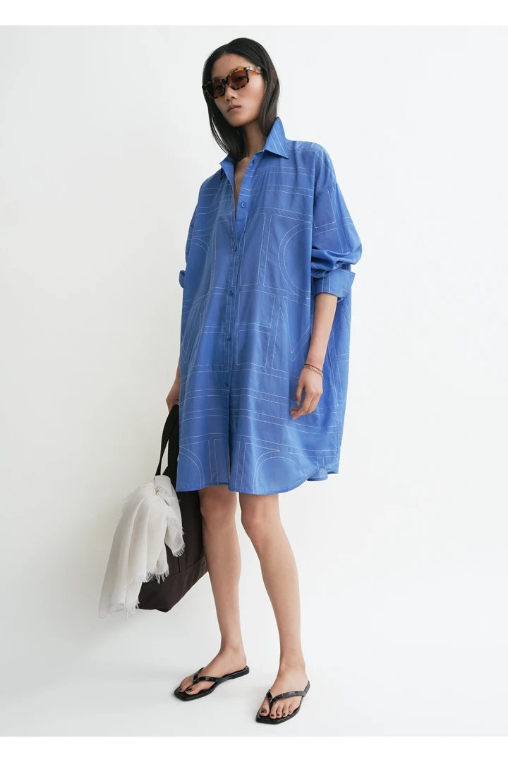 TOTEME 롱 썸머 셔츠 코발트의 코발트컬러 1번쨰 이미지입니다.