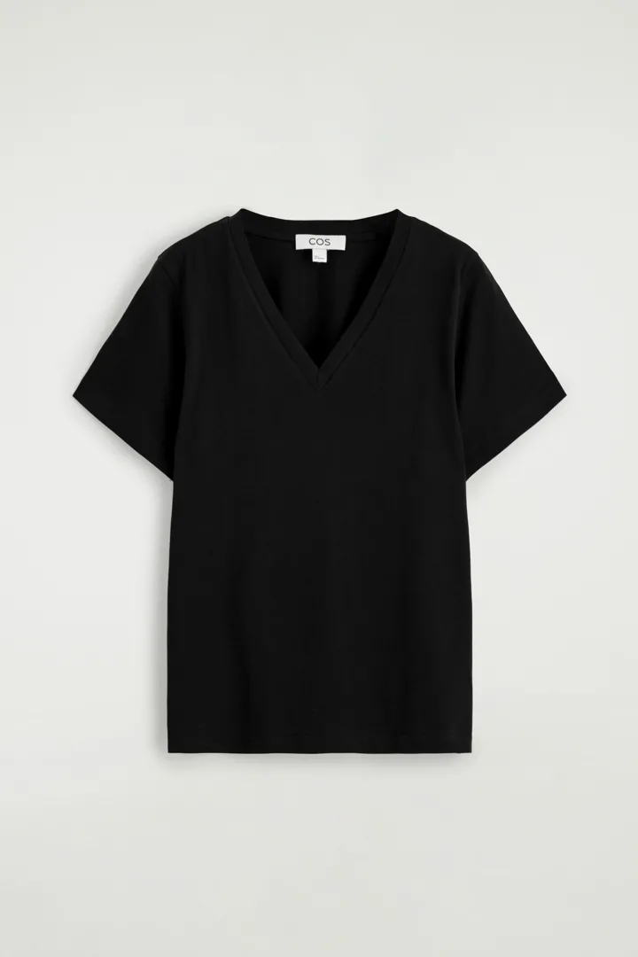 COS default image 20 of 블랙 in 코튼 브이넥 티셔츠