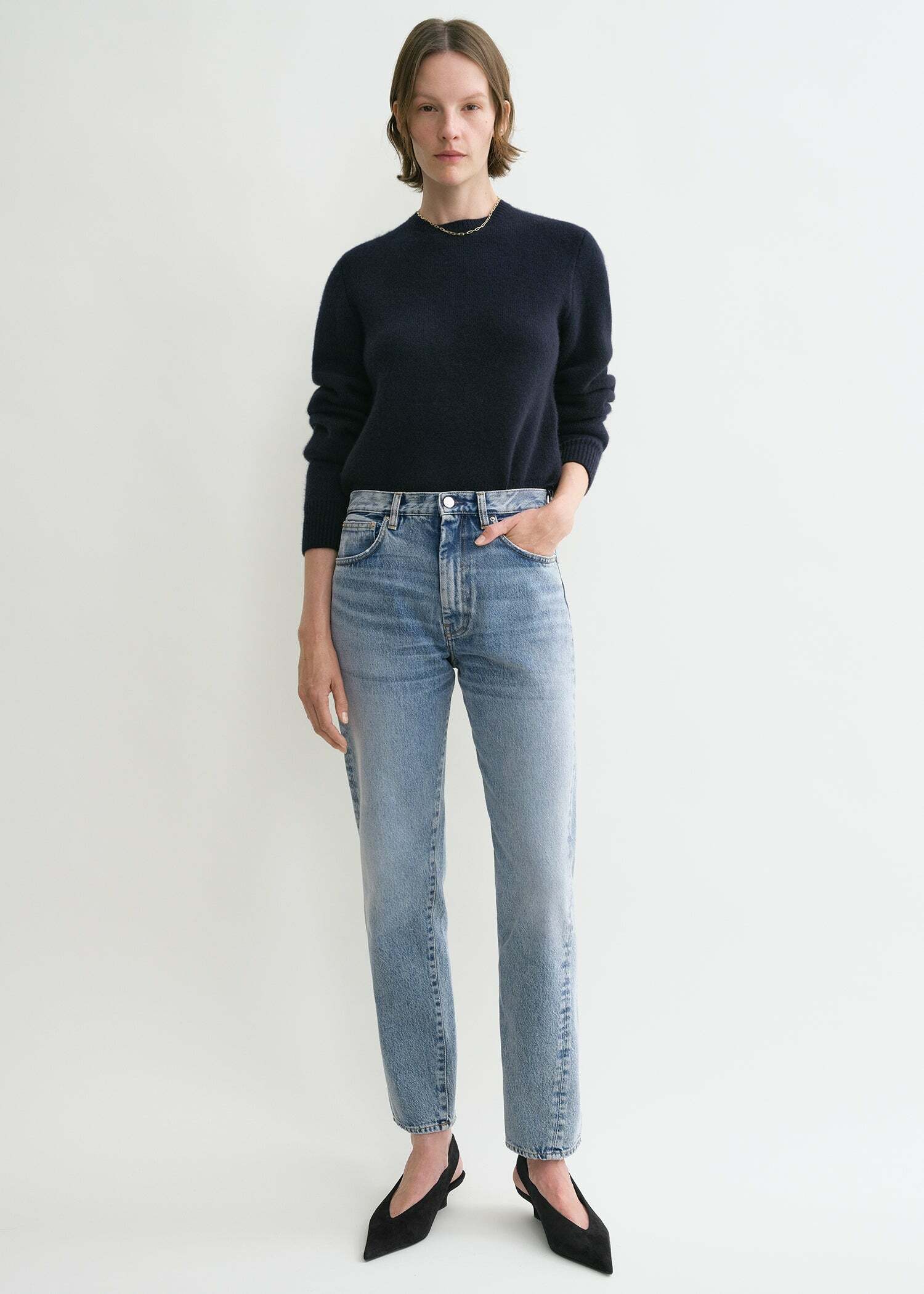 TOTEME 트위스티드 심 데님 원 블루의 원 블루컬러 0번쨰 이미지입니다.