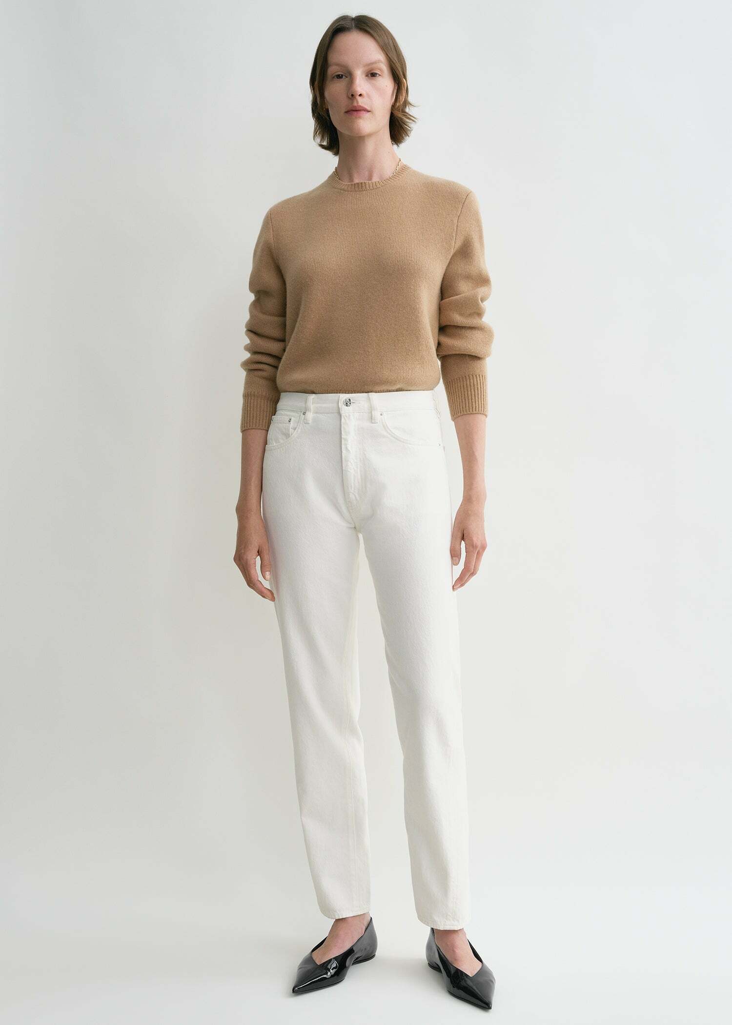 TOTEME 트위스티드 심 데님 오프 화이트의 오프-화이트컬러 1번쨰 이미지입니다.