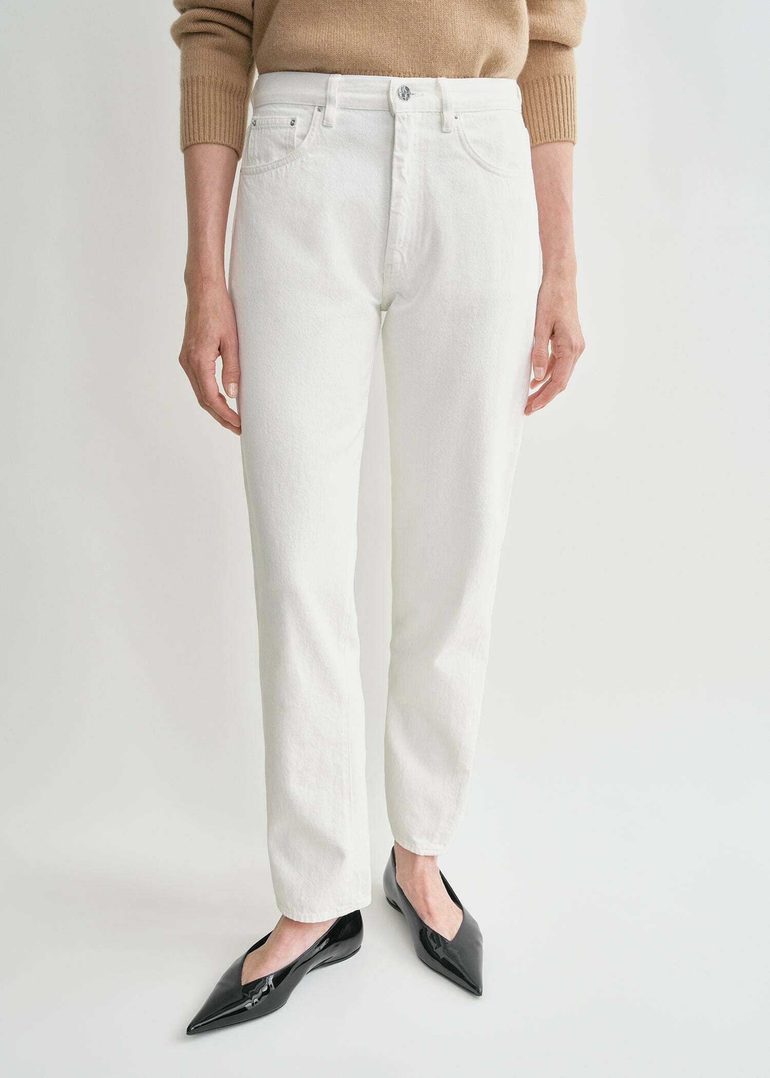 TOTEME 트위스티드 심 데님 오프 화이트의 오프-화이트컬러 3번쨰 이미지입니다.