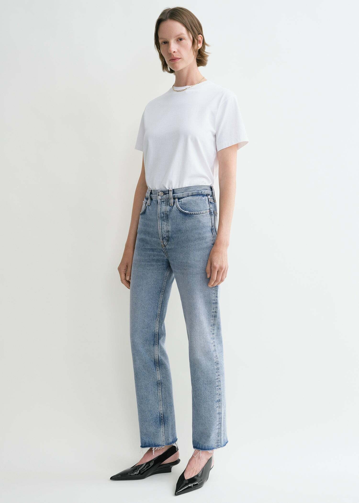 TOTEME 클래식 컷 데님 원 블루의 원 블루컬러 0번쨰 이미지입니다.