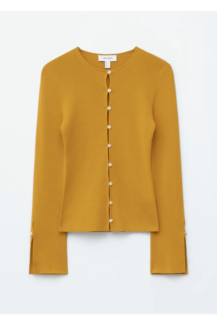 앤아더스토리즈 피티드 울 가디건의 머스타드 옐로우컬러 Product입니다.