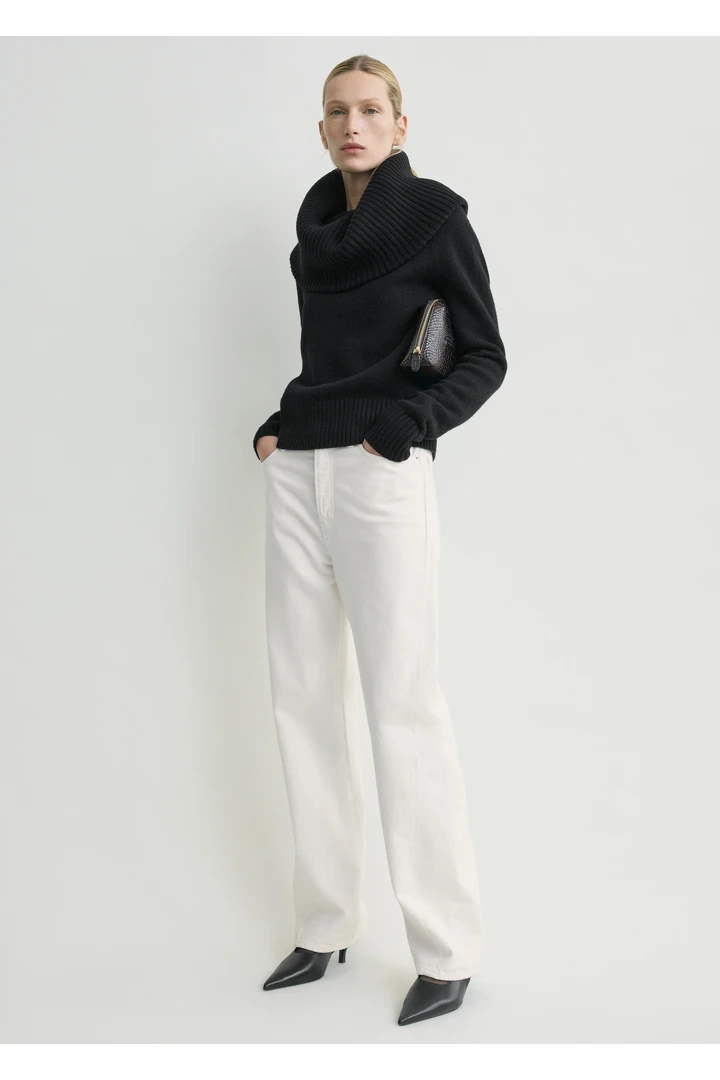 TOTEME 퍼널 울 니트 블랙의 블랙컬러 0번쨰 이미지입니다.