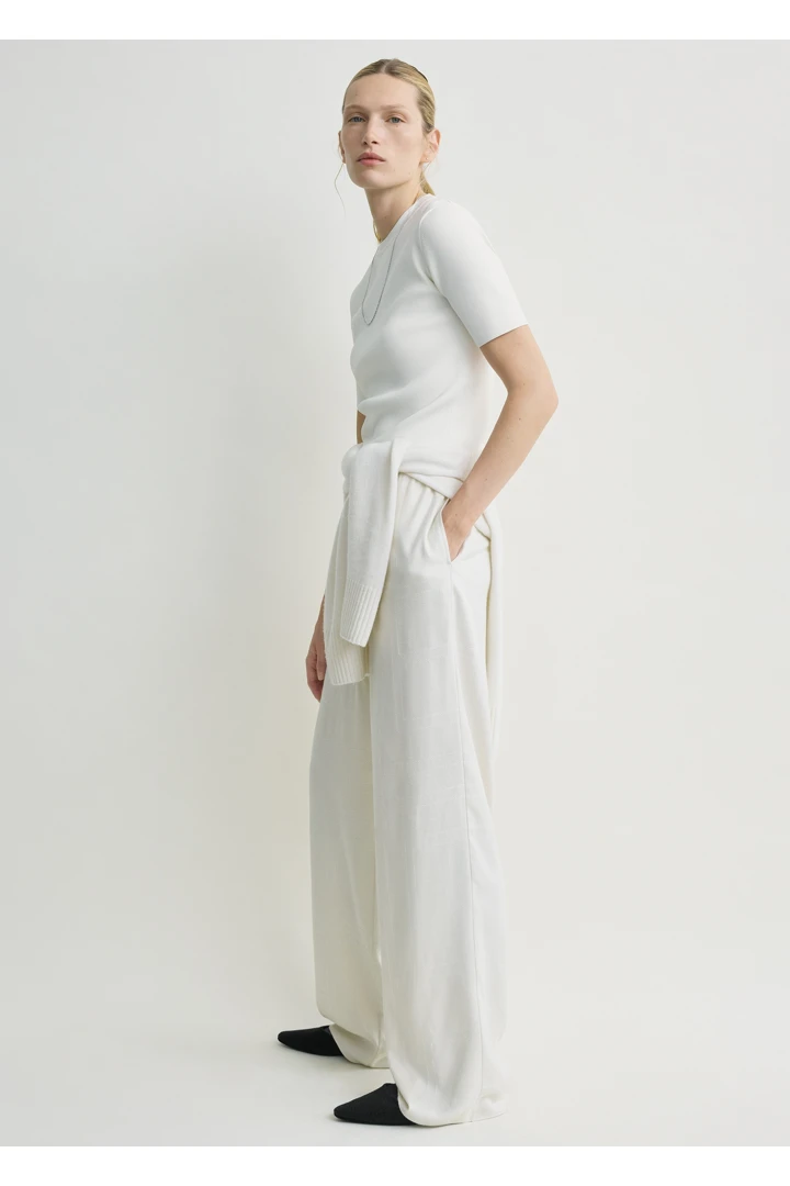 TOTEME 모노그램 플란넬 PJ 바텀 에크루의 에크루컬러 1번쨰 이미지입니다.