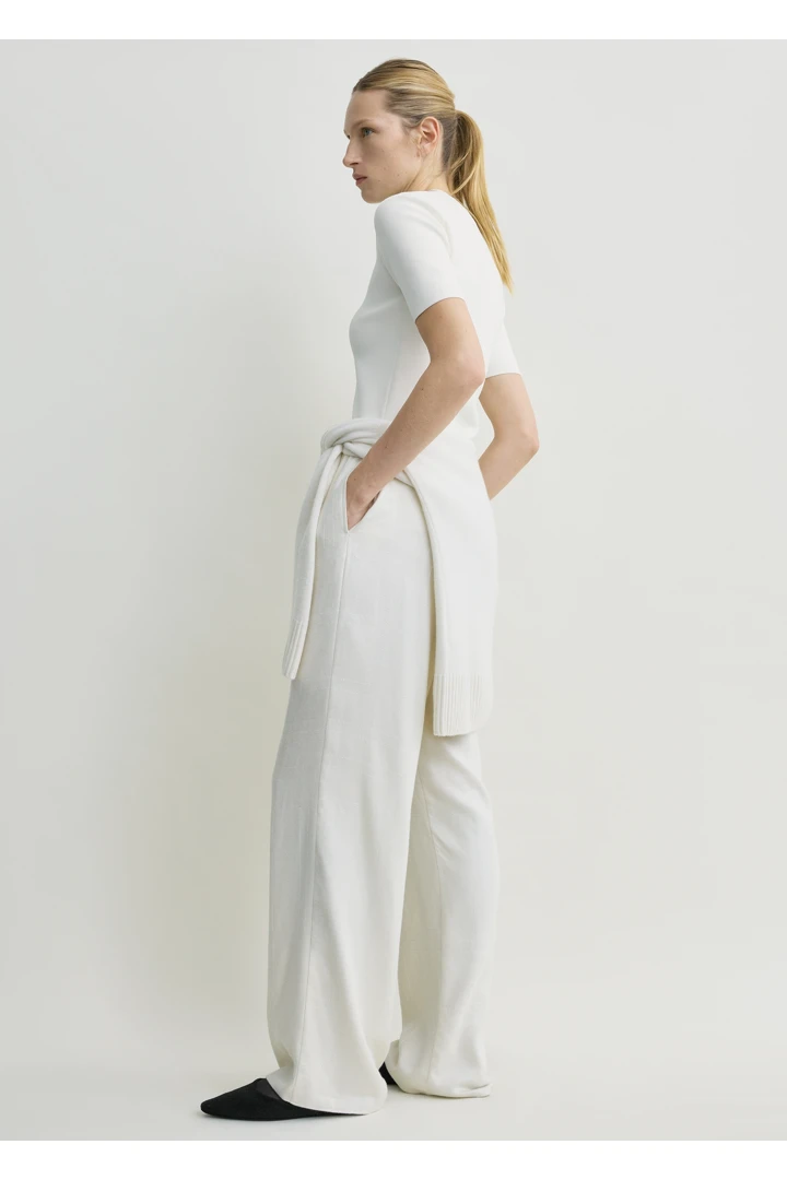 TOTEME 모노그램 플란넬 PJ 바텀 에크루의 에크루컬러 2번쨰 이미지입니다.