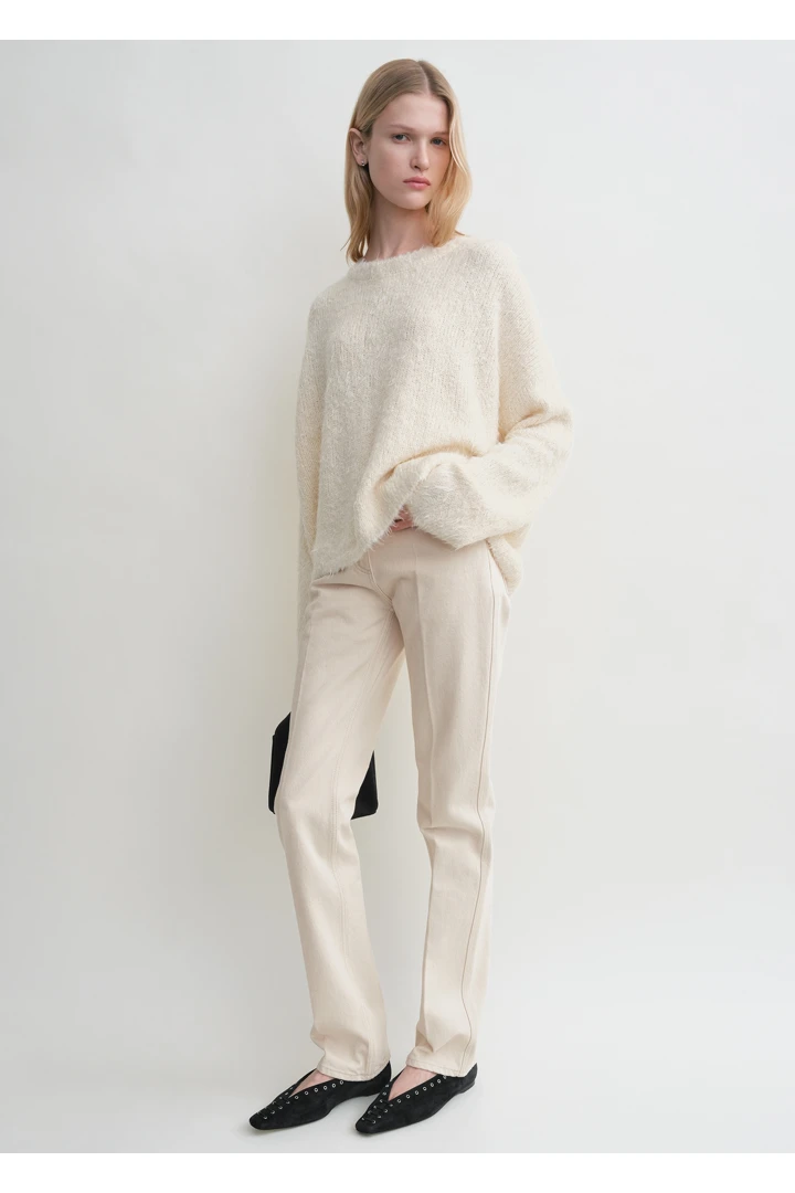 TOTEME 박시 실크 니트 크림의 크림컬러 0번쨰 이미지입니다.