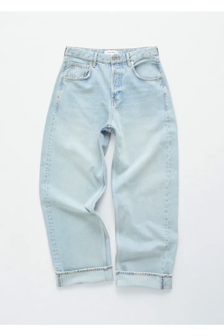 앤아더스토리즈 배럴 레그 진의 블루컬러 Product입니다.