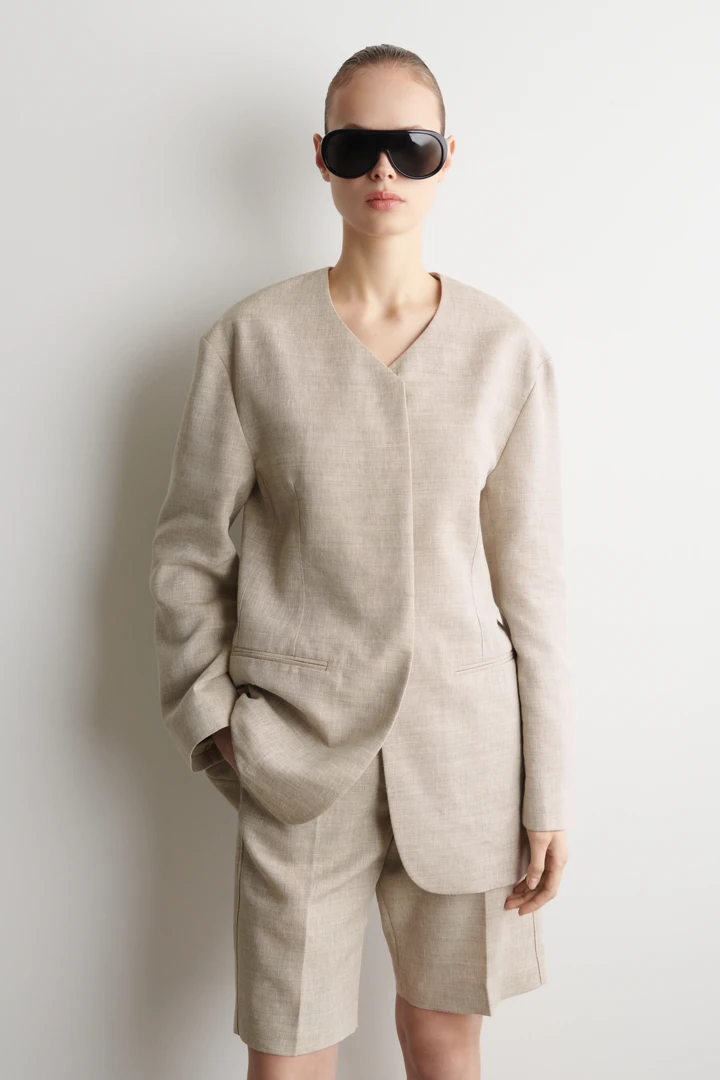 COS default image 28 of 베이지 in 스트럭처드 칼라리스 리넨 블레이저