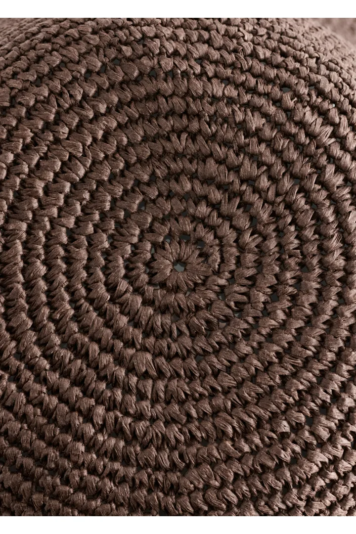 앤아더스토리즈 우븐 스트로 버켓 햇의 다크 브라운컬러 Product입니다.