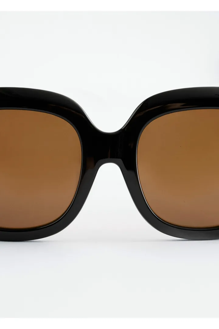 앤아더스토리즈 오버사이즈 선글라스의 블랙컬러 Detail입니다.