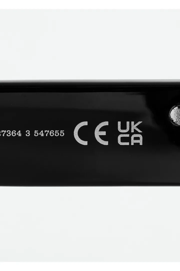 앤아더스토리즈 오버사이즈 선글라스의 블랙컬러 Detail입니다.