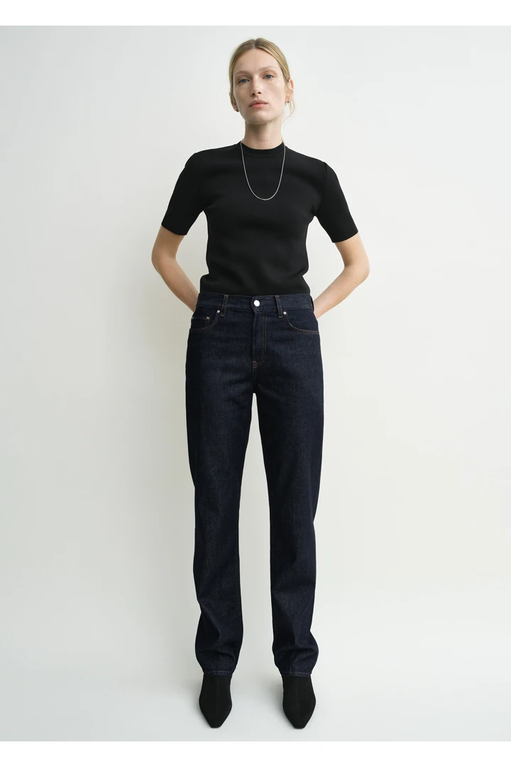 TOTEME 로우 스트레이트 데님 린스드 블루의 린스드 블루컬러 0번쨰 이미지입니다.