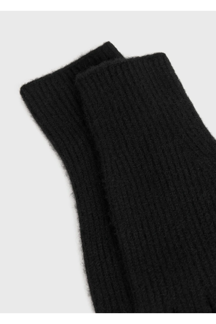 TOTEME 캐시미어 글러브스 블랙의 블랙컬러 3번쨰 이미지입니다.