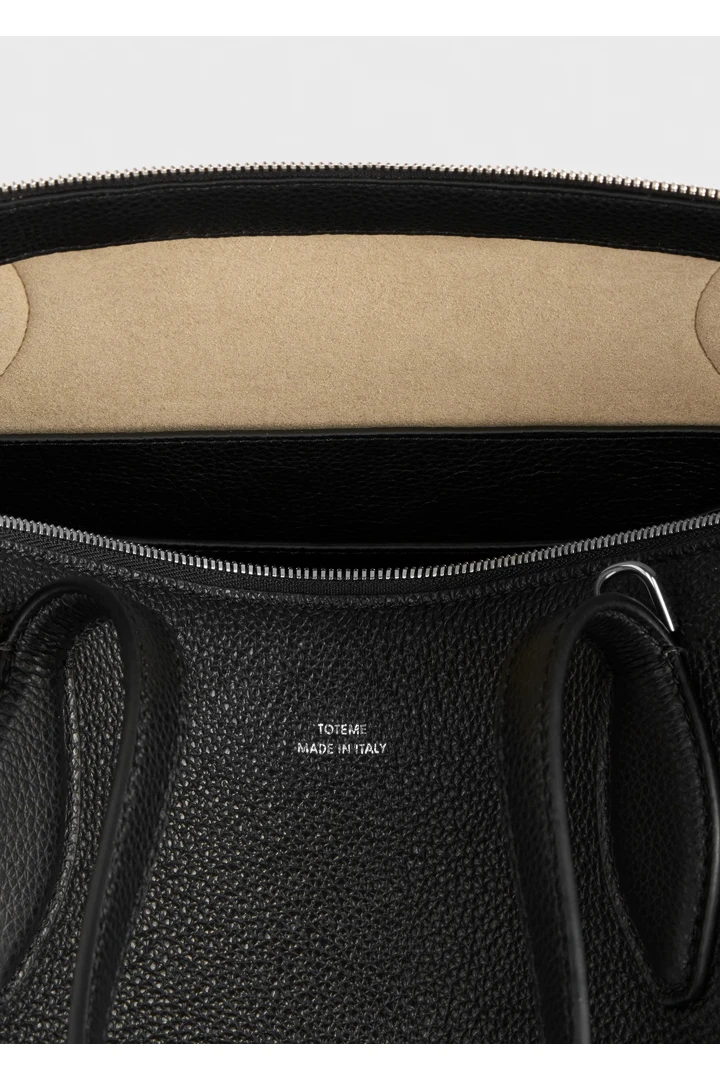 TOTEME 미디엄 그레인드 레더 데이 토트 블랙의 블랙컬러 4번쨰 이미지입니다.