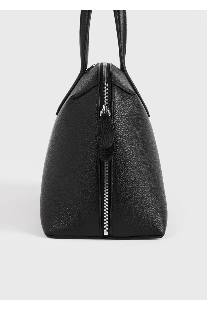 TOTEME 미디엄 그레인드 레더 데이 토트 블랙의 블랙컬러 7번쨰 이미지입니다.