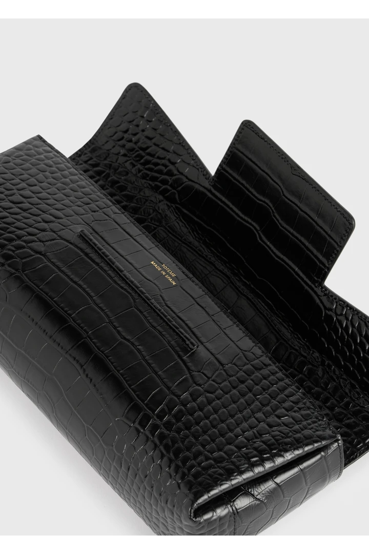 TOTEME 소프트 크로커 엠보스드 티-클러치 블랙의 블랙컬러 4번쨰 이미지입니다.