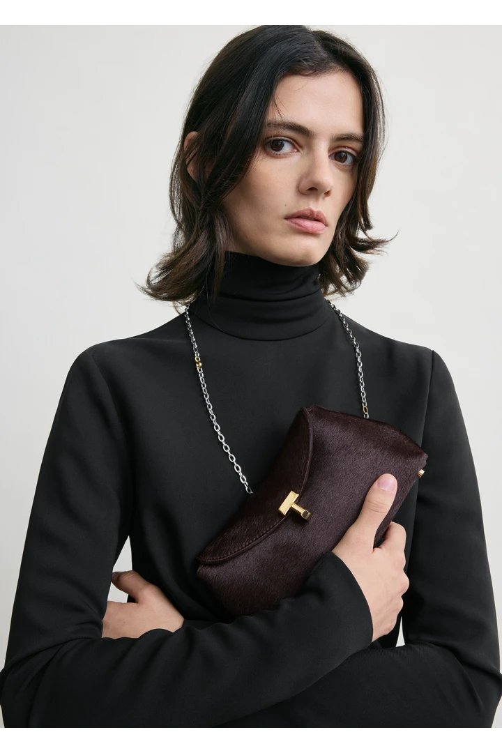 TOTEME 미니 티-락 포니 헤어 클러치 와인의 와인컬러 2번쨰 이미지입니다.