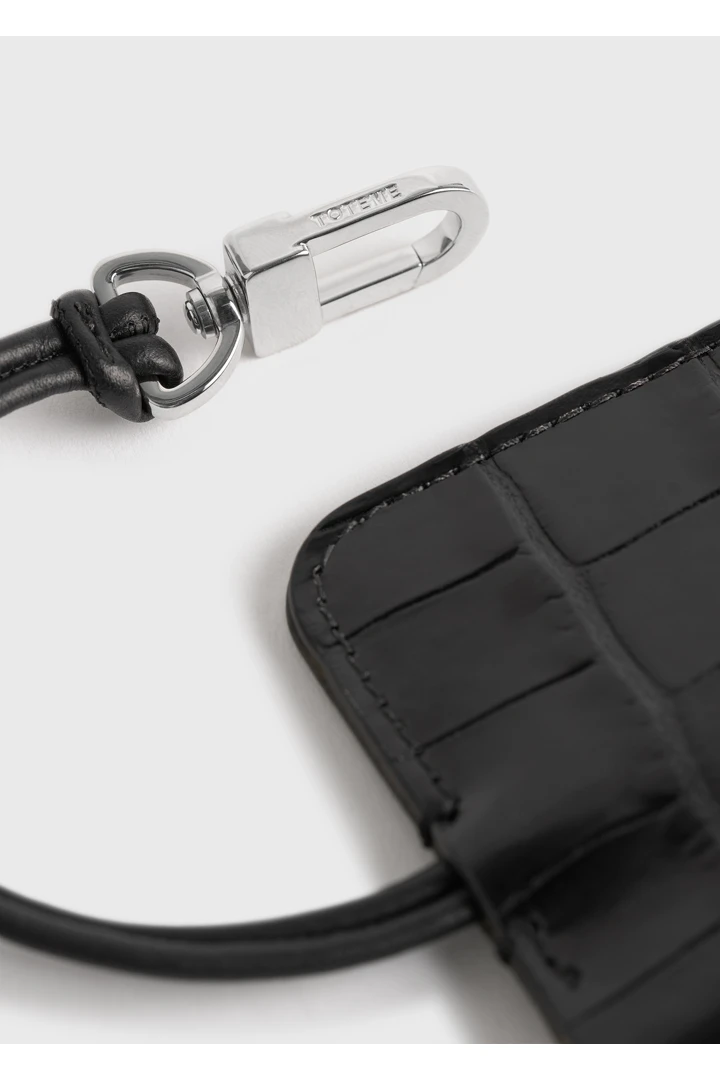 TOTEME 크로커 엠보스드 키링 블랙의 블랙컬러 2번쨰 이미지입니다.