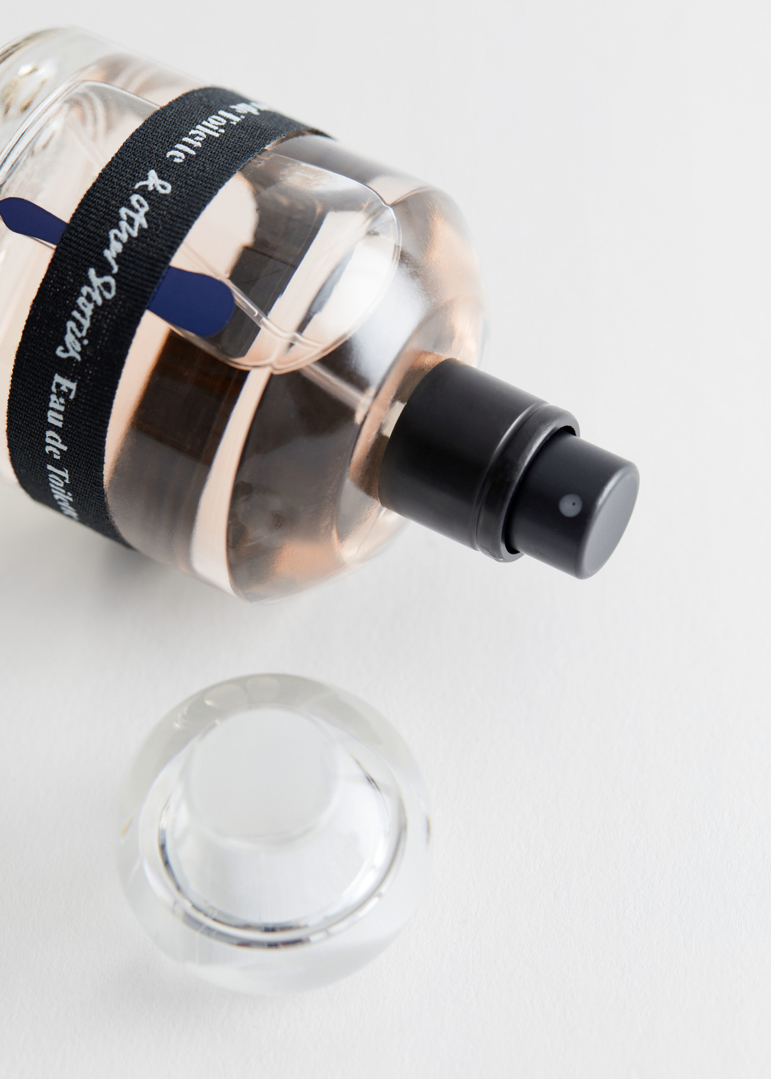 앤아더스토리즈 미드나이트 앙코르 오 드 뚜왈렛의 미드나이트 앙코르컬러 Detail입니다.