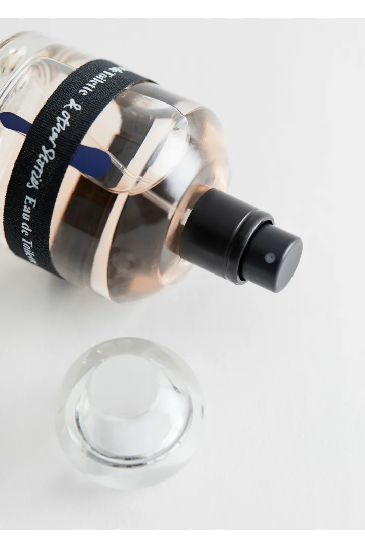 앤아더스토리즈 미드나이트 앙코르 오 드 뚜왈렛의 미드나이트 앙코르컬러 Detail입니다.