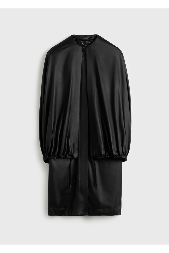 TOTEME 디태처블 케이프 이브닝 코트 블랙의 블랙컬러 5번쨰 이미지입니다.