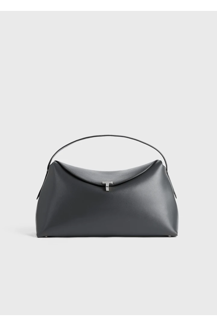 TOTEME 티-락 레더 탑 핸들 샤크의 샤크컬러 8번쨰 이미지입니다.